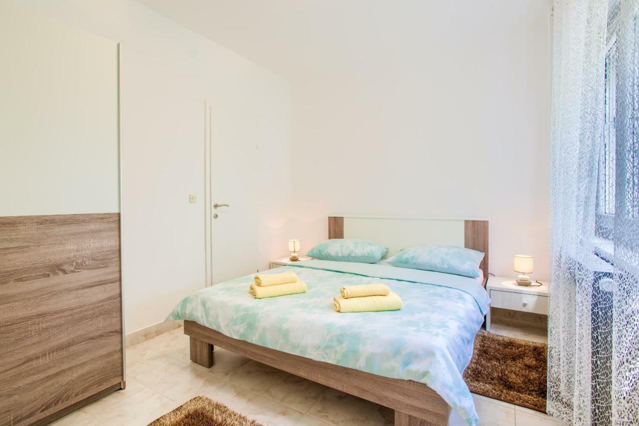 Apartman Paola Pula Zewnętrze zdjęcie