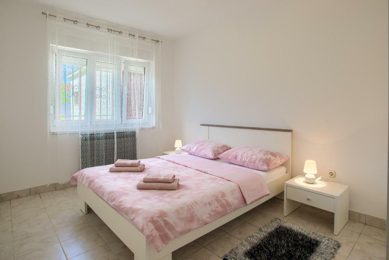 Apartman Paola Pula Zewnętrze zdjęcie