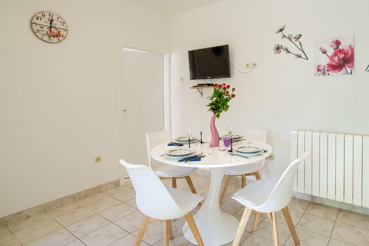 Apartman Paola Pula Zewnętrze zdjęcie
