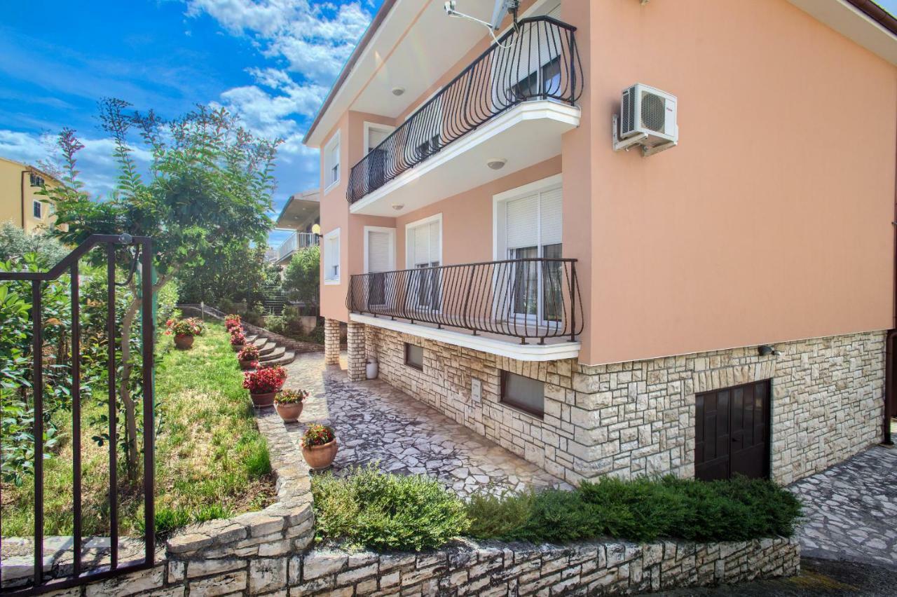 Apartman Paola Pula Zewnętrze zdjęcie