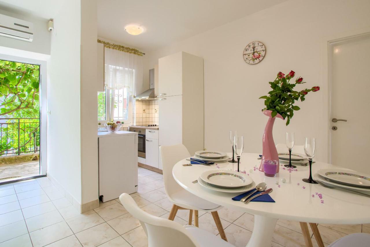 Apartman Paola Pula Zewnętrze zdjęcie