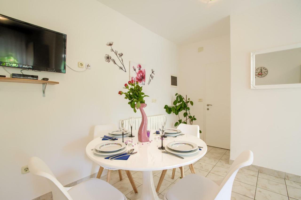 Apartman Paola Pula Zewnętrze zdjęcie
