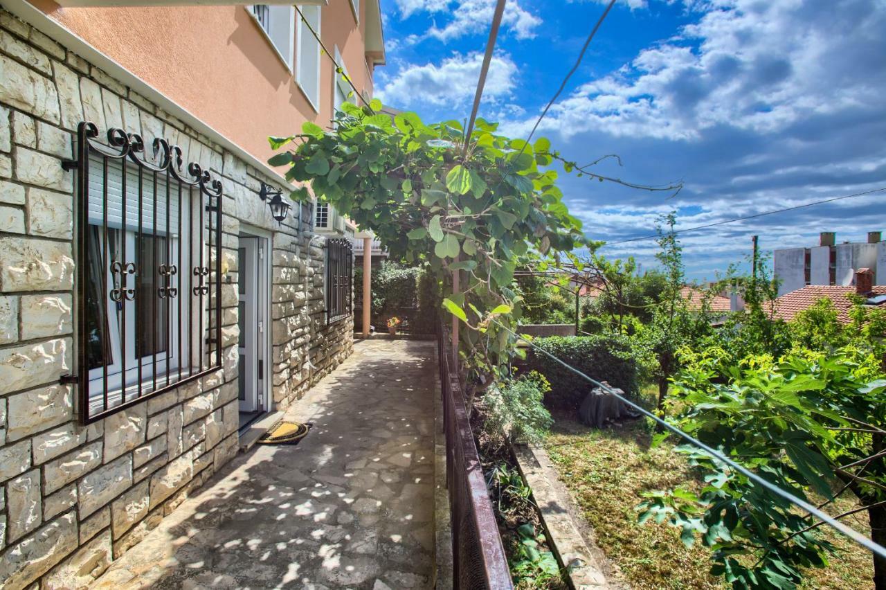 Apartman Paola Pula Zewnętrze zdjęcie