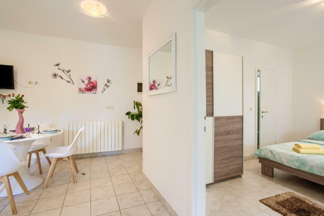 Apartman Paola Pula Zewnętrze zdjęcie