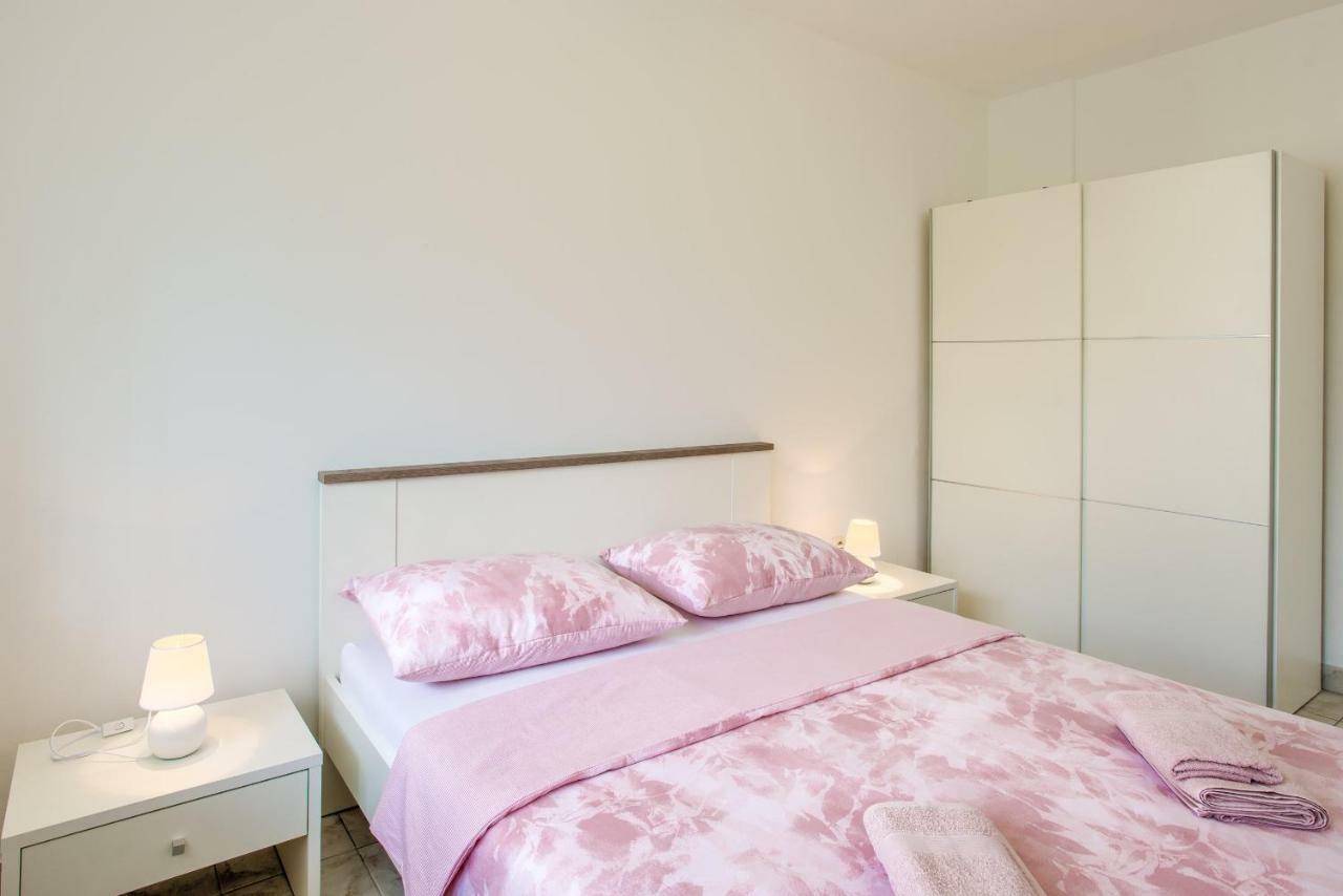 Apartman Paola Pula Zewnętrze zdjęcie