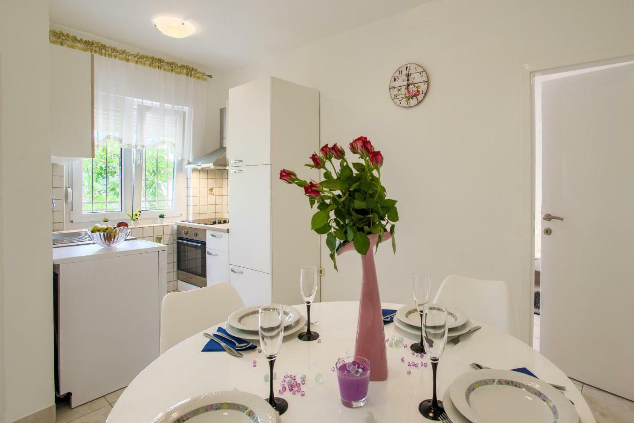 Apartman Paola Pula Zewnętrze zdjęcie