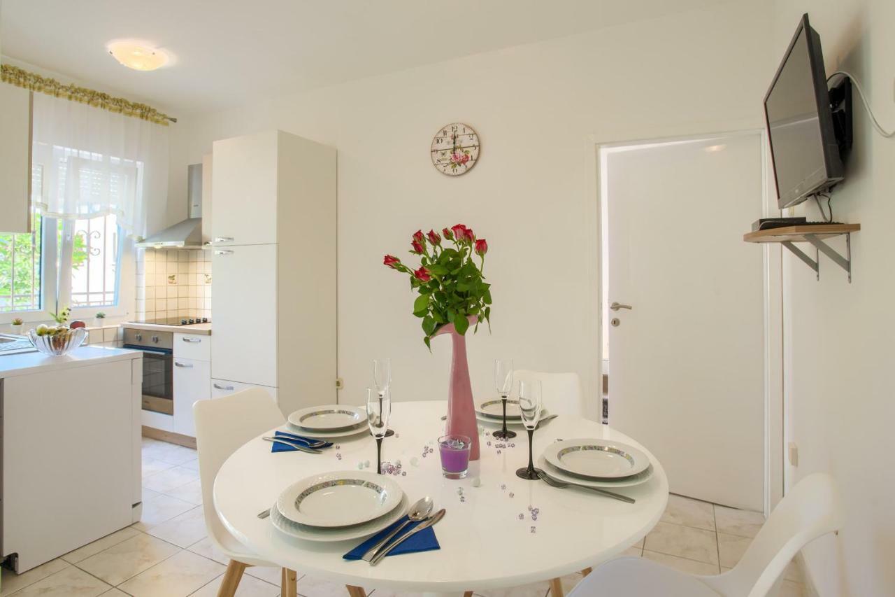 Apartman Paola Pula Zewnętrze zdjęcie