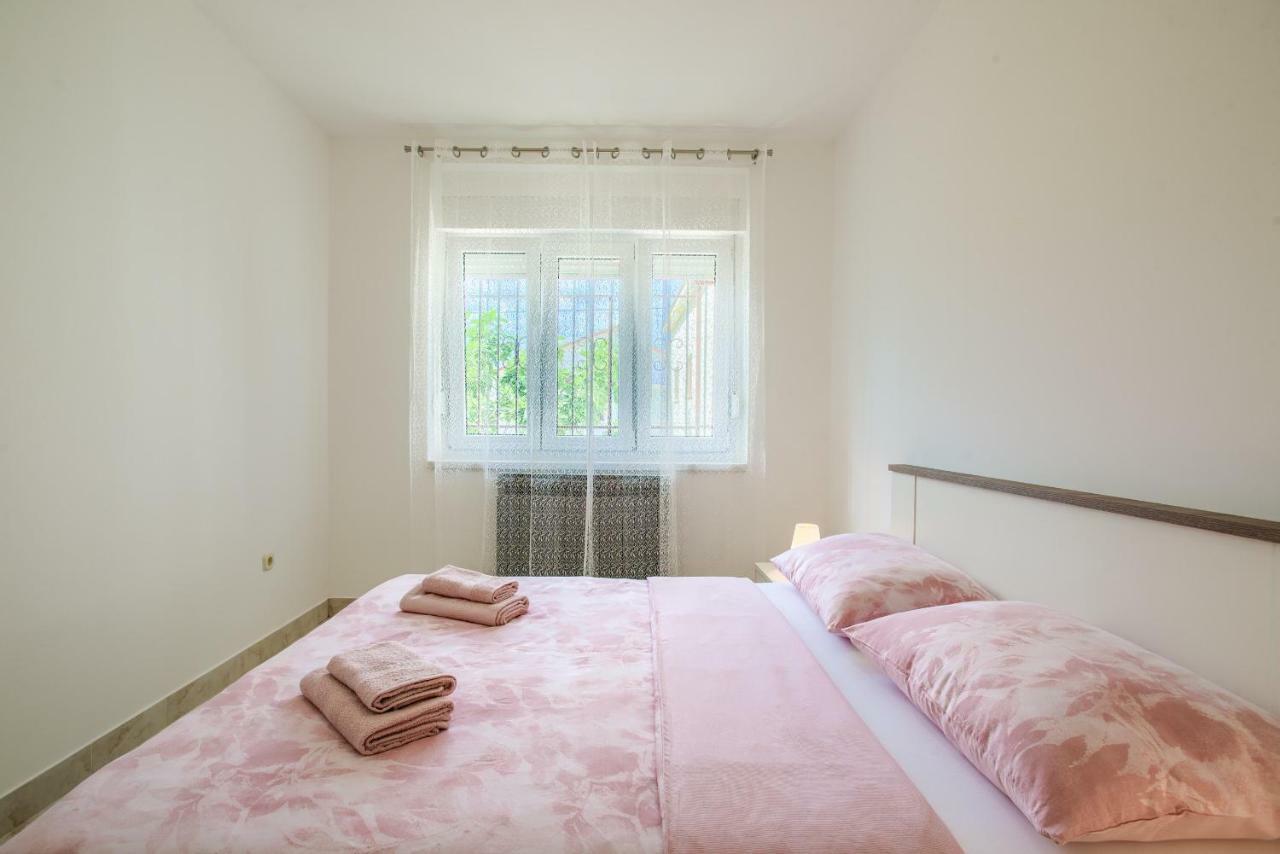 Apartman Paola Pula Zewnętrze zdjęcie
